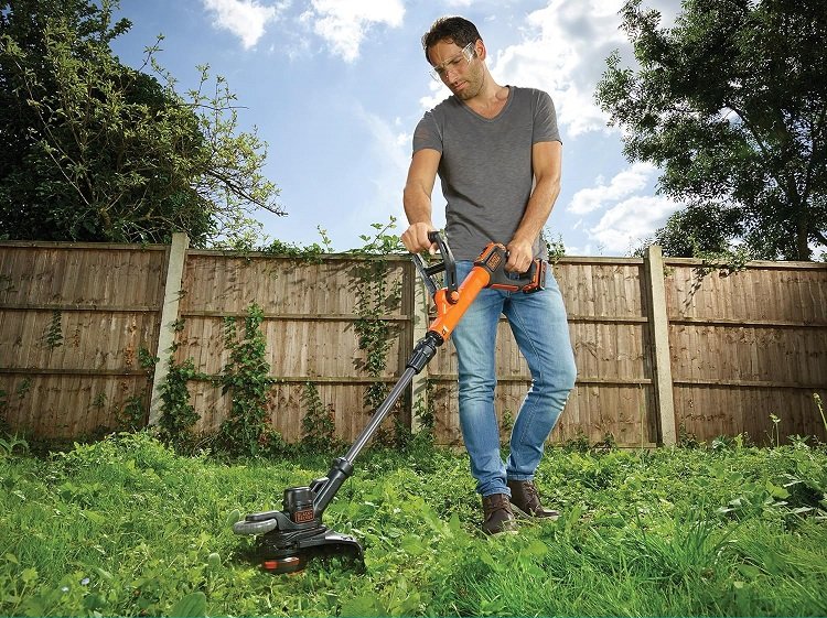 Best Lightweight Cordless Strimmers UK